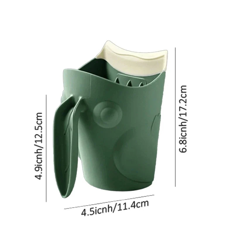 Ergonomic frog-shaped bath spoon, ensures a gentle rinse during baby's bath time.