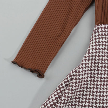 Close-up of the plaid pattern on the girls' autumn suspender skirt, part of a two-piece set.