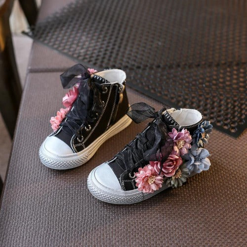 Cute floral canvas sneakers for toddlers & youth girls. Mid-cut design, ideal for stylish casual outfits.