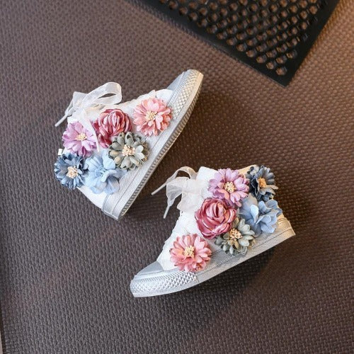 Floral pattern mid-cut canvas shoes for girls, featuring a convenient zipper closure. Trendy kids footwear.