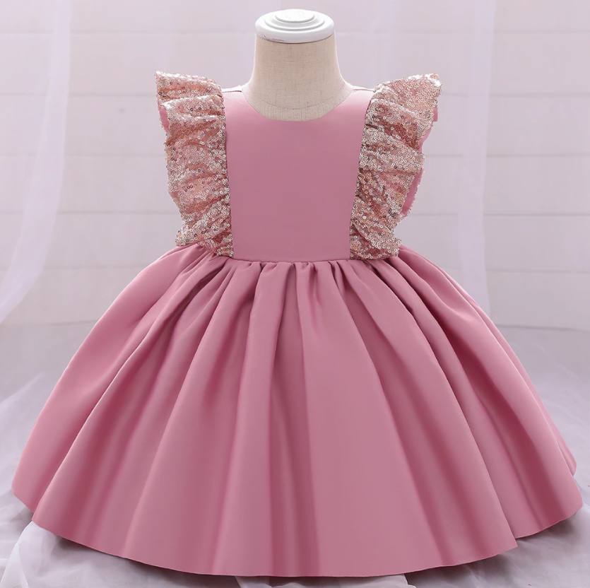Elegant girls' Christmas dress featuring a sequin bow and classic plaid pattern, holiday wear
