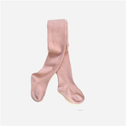 Detail of the foot of girls' cotton knitted leggings, ensuring a snug and comfortable fit for kids.