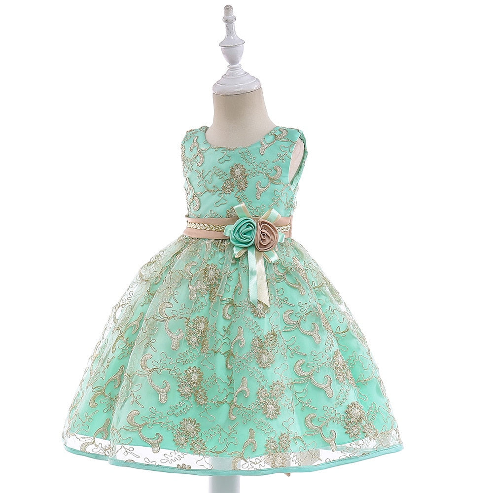 Delicate embroidered floral girls' dress, a stunning princess look for weddings.