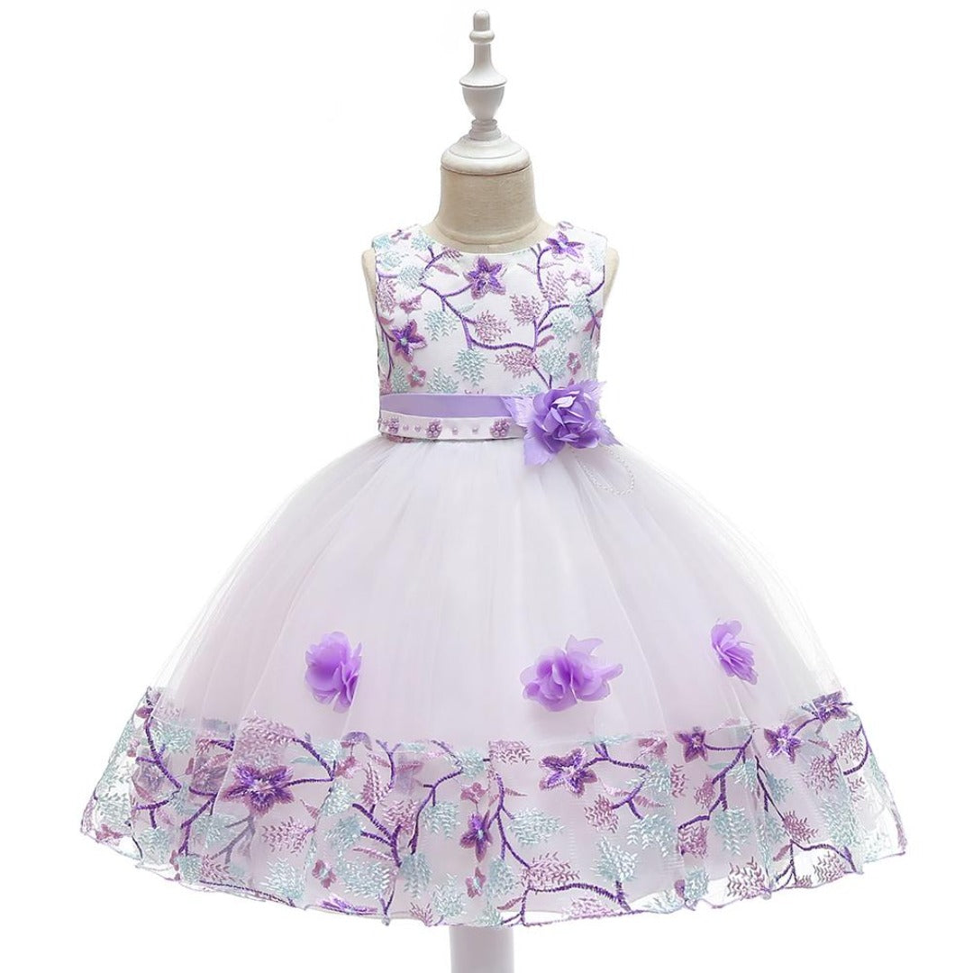 Elegant flower girl dress with floral embroidery, perfect for weddings and parties.
