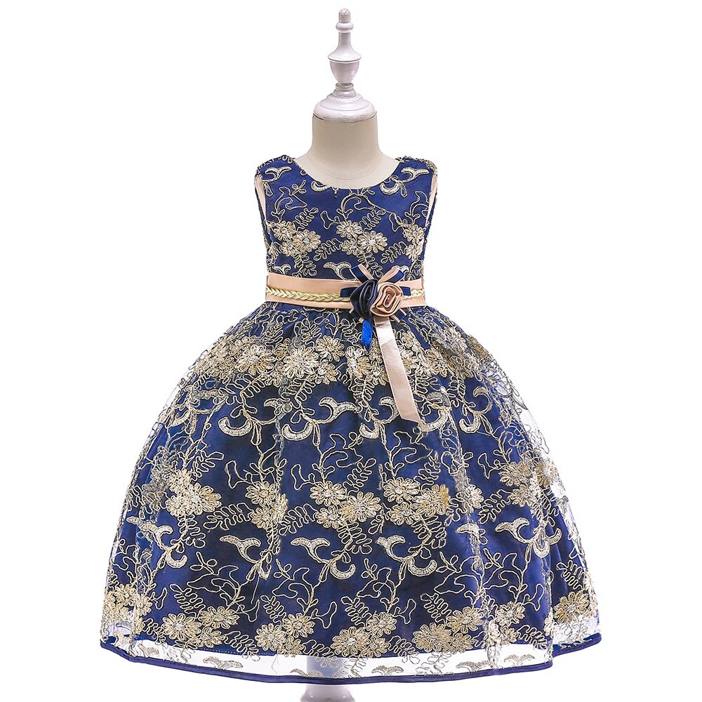 Charming flower girl princess dress, elaborately embroidered with floral patterns.