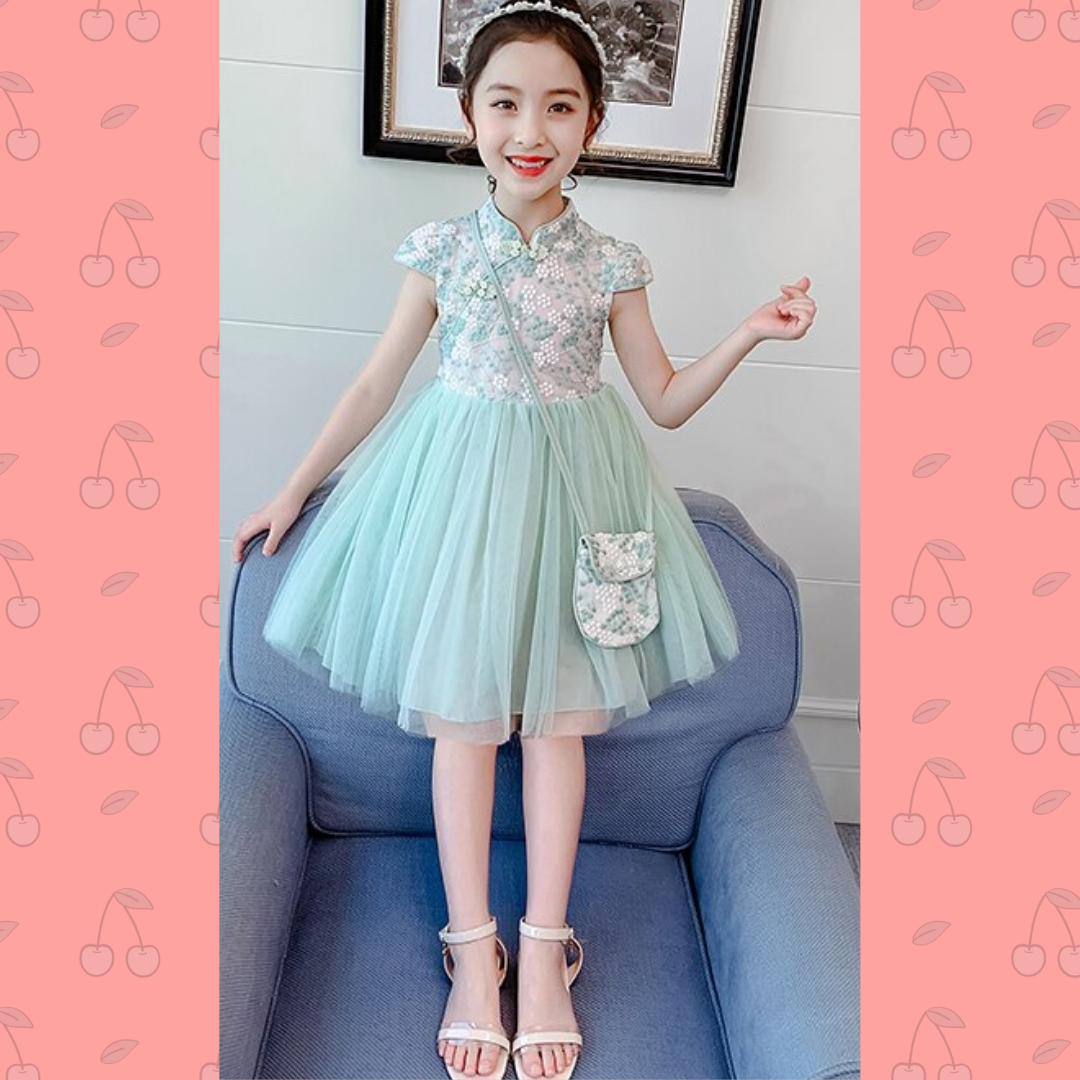 Girls' floral cheongsam dress with matching bag, perfect for special occasions. Traditional Chinese style.