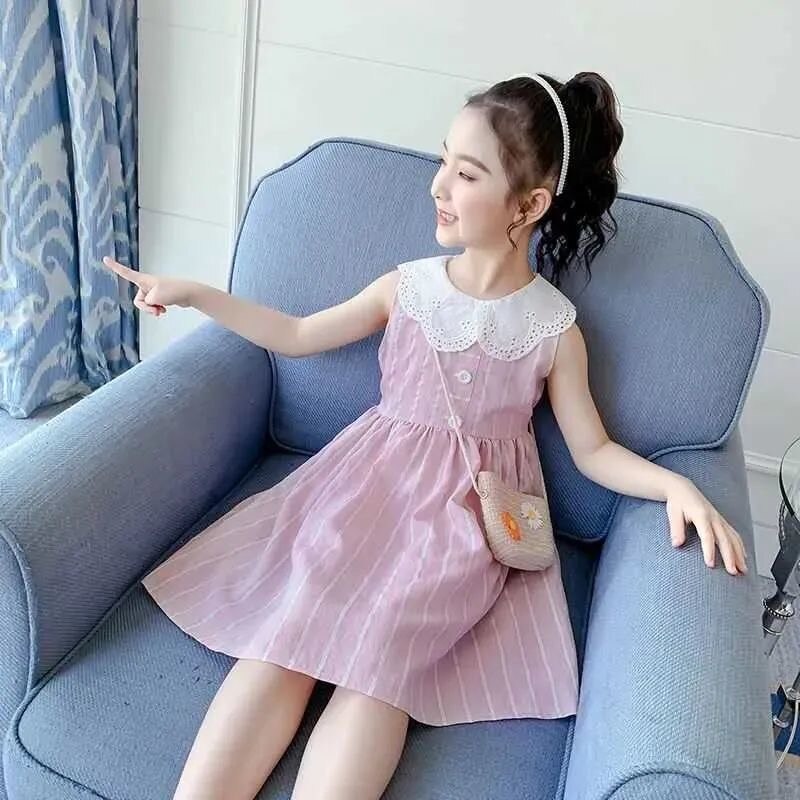 Girls' cheongsam dress with intricate floral embroidery, matching bag, elegant for kids' special events.