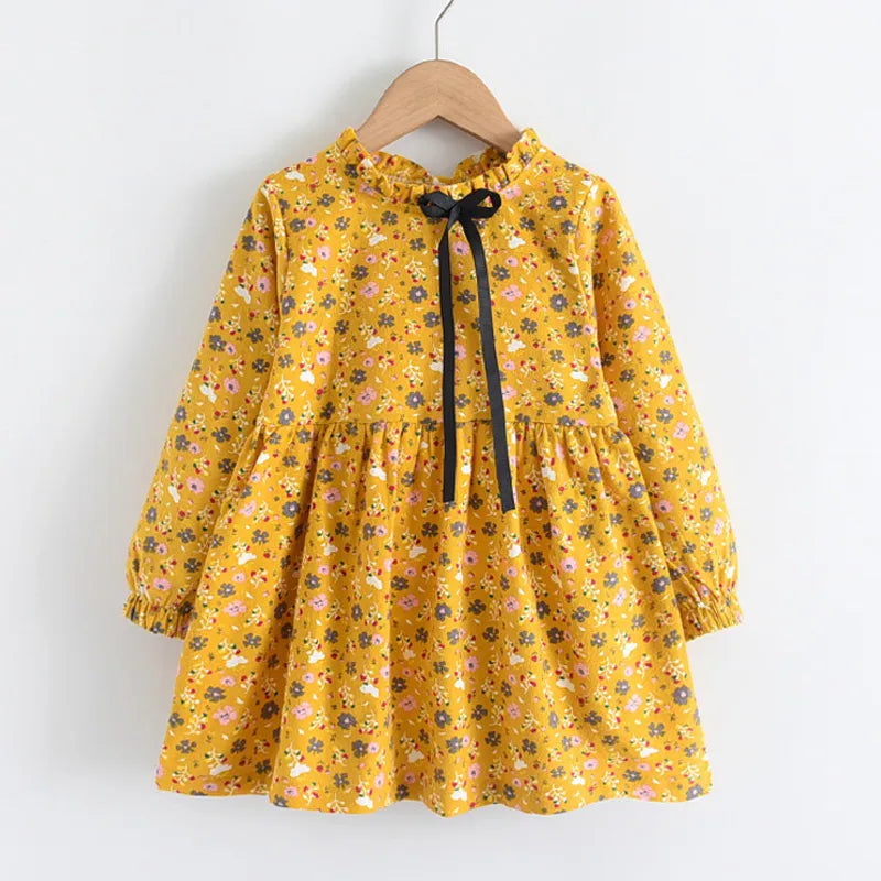 Girls casual floral dress, styled as a princess dress with long sleeves, perfect for autumn days.