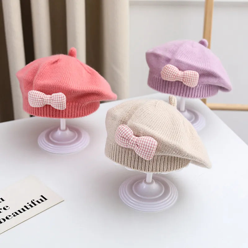 Winter knit beret for toddler girls, adorable accessory with a cute bow detail