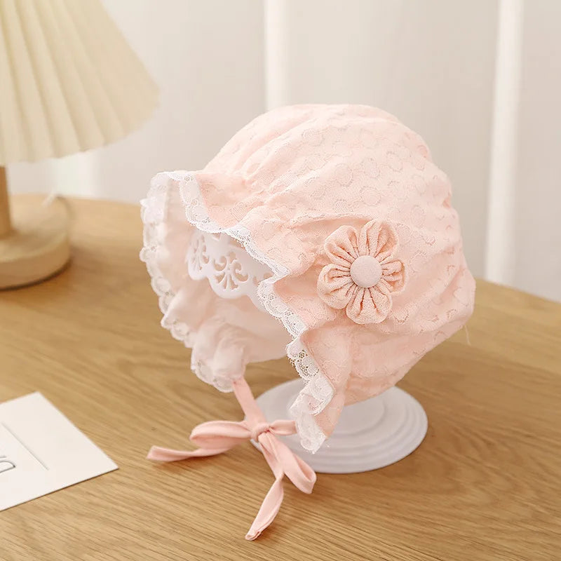 Girls' summer cap, white lace ruffles and floral design, breathable mesh for infants