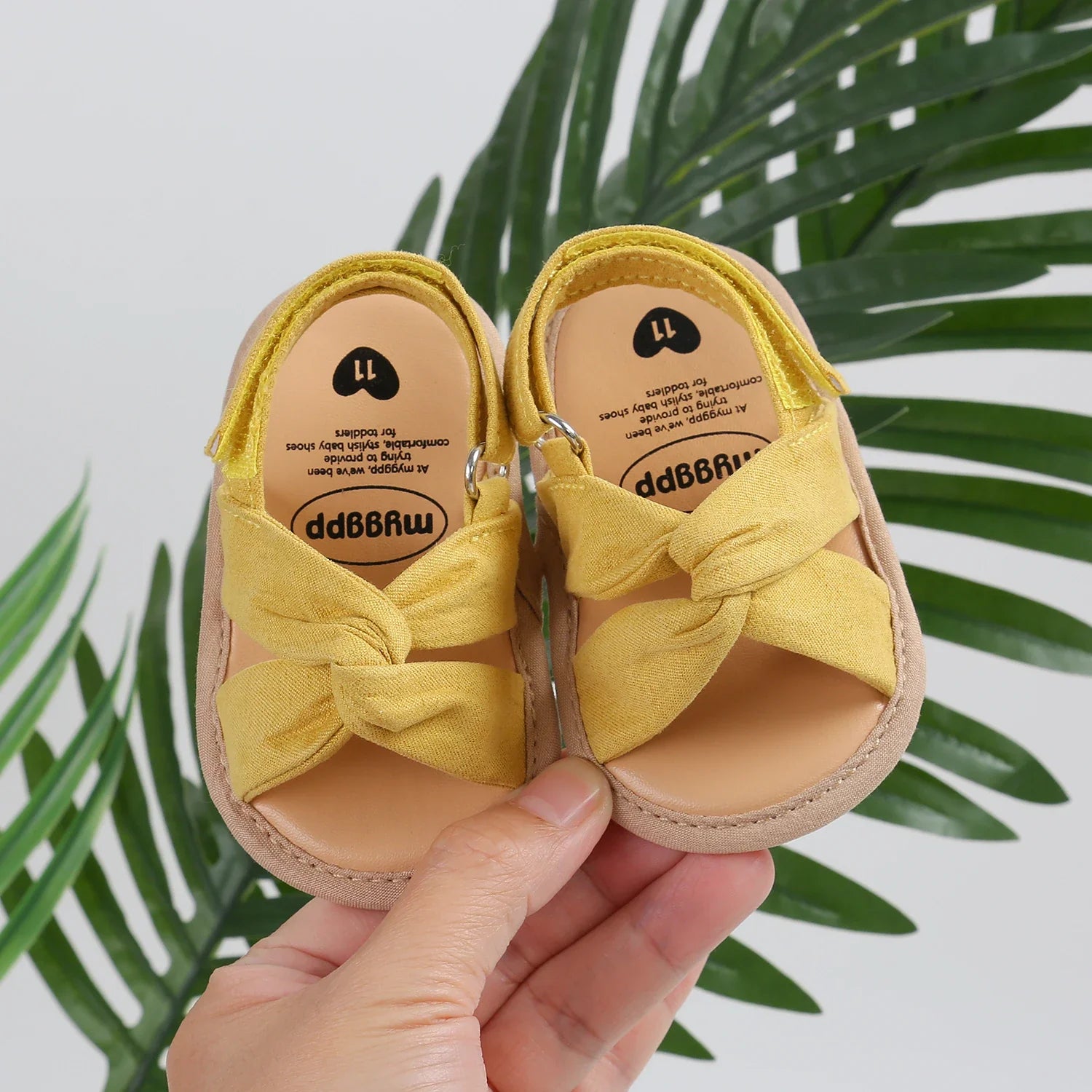 Non-slip girls' toddler sandals highlighting a charming bow-knot and princess style