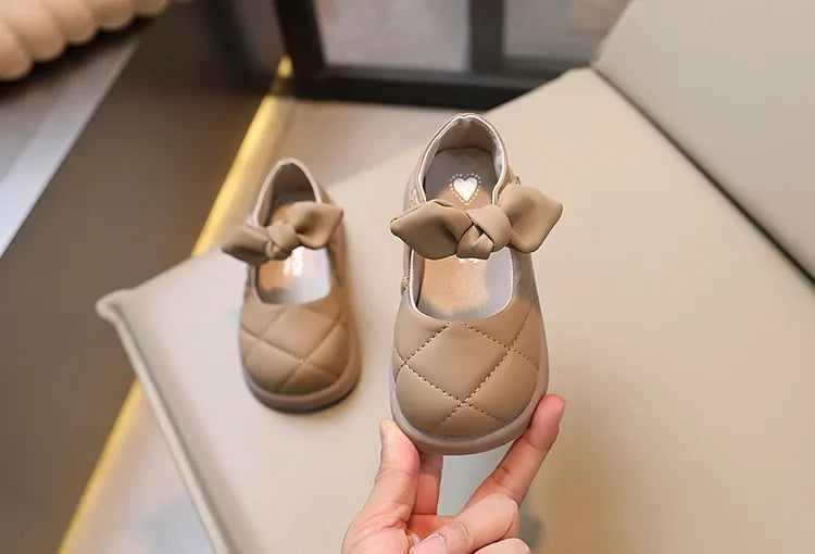 Close-up of the sole of girls' pink bowknot Mary Janes, showcasing its anti-slip design