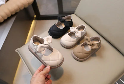 Top-down view of pink bowknot Mary Janes, showing the elegant design of these girls' flat shoes