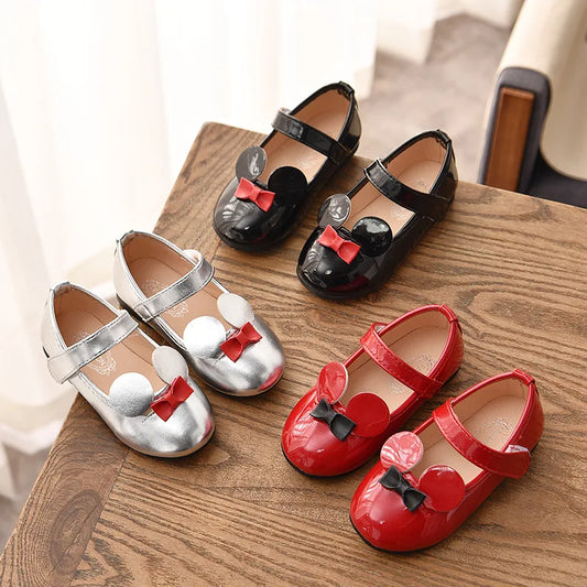 Girls' pink patent leather flats with hook and loop closure, anti-slip sole, ideal for toddlers