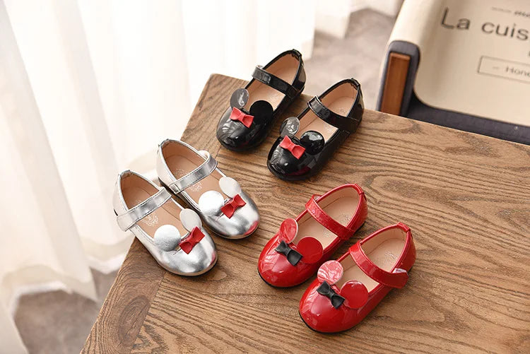 Girls' patent leather flats in a rose gold finish, elegant and comfortable for any occasion