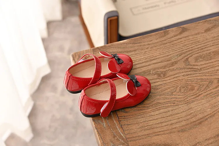 Soft pink patent leather flats for girls, designed for comfort with anti-slip sole, kids' sandals