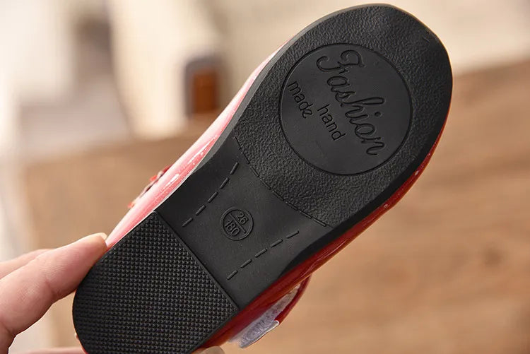 Girls' patent leather flats in a classic Mary Jane style, with hook and loop and anti-slip sole