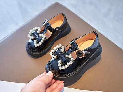 Girls dress-up shoes: pink princess flats featuring a charming bow-knot and pearl decorations.