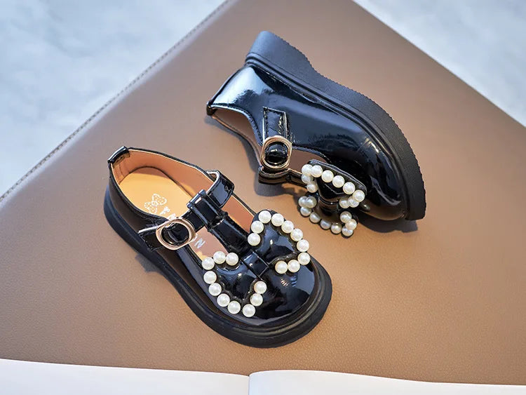 Girls princess flats for special events, pink color with a beautifully crafted bow-knot and pearls.