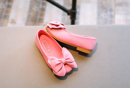 Girls' white PU leather flat sandals with a classic bowtie, perfect for holiday outings