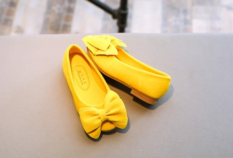 Black girls' bowtie sandals, a versatile and stylish choice for childrens' summer footwear
