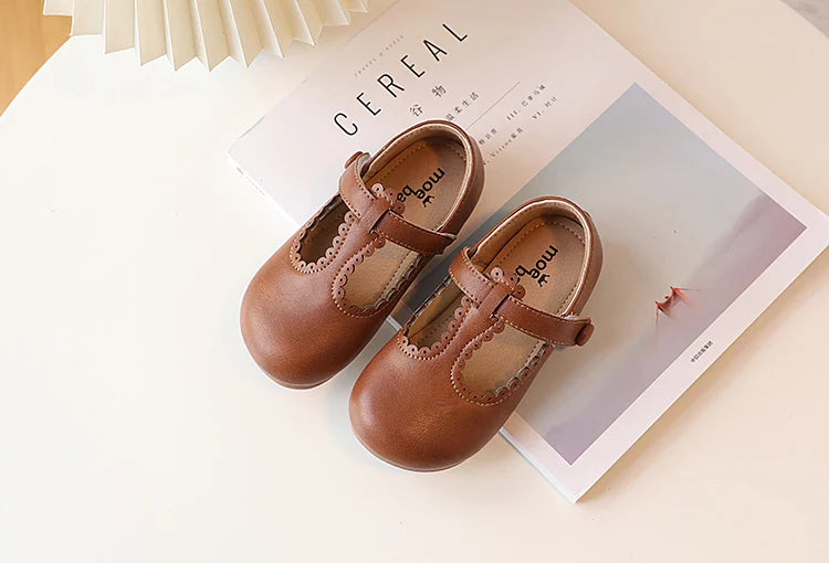 Girls' brown retro T-strap flats, vintage princess dress shoes, durable and comfortable for kids