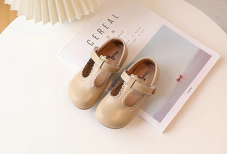 Girls' green retro T-strap flats, vintage princess style, perfect spring autumn kids dress shoes