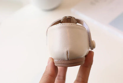Girls' grey retro T-strap flats, vintage princess style, versatile kids dress shoes, PU leather
