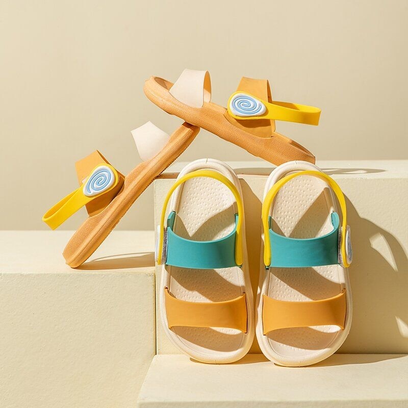 Front view of a flexible girls' sandal, soft sole and lightweight, ideal for hot summer days.