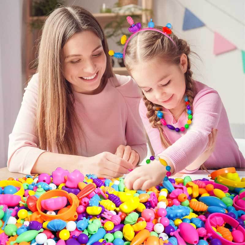 Girls' craft set featuring Snap Pop Beads for endless jewelry design possibilities; fun & engaging.