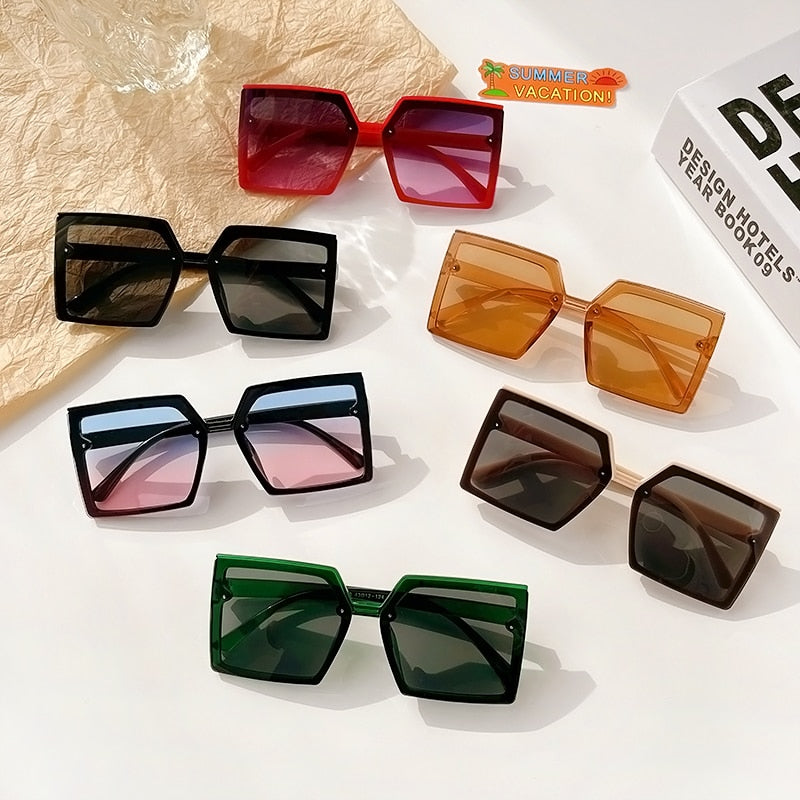 Girls' stylish geometric sunglasses, perfect for eye protection with UV lens and a comfortable fit.