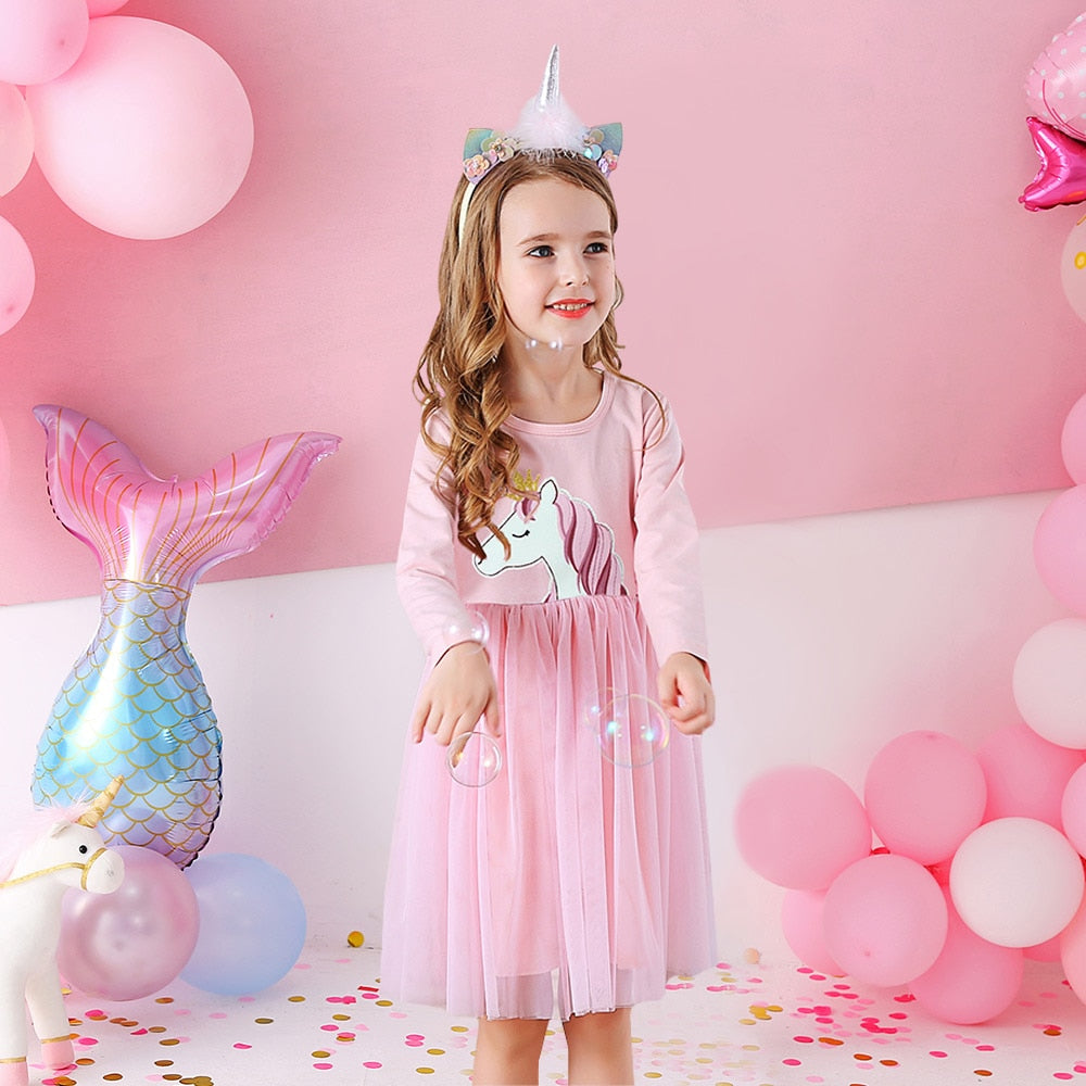 Sweet and comfy cotton dress for girls, featuring a cute rabbit design. Ideal O-neck casual wear for toddlers.