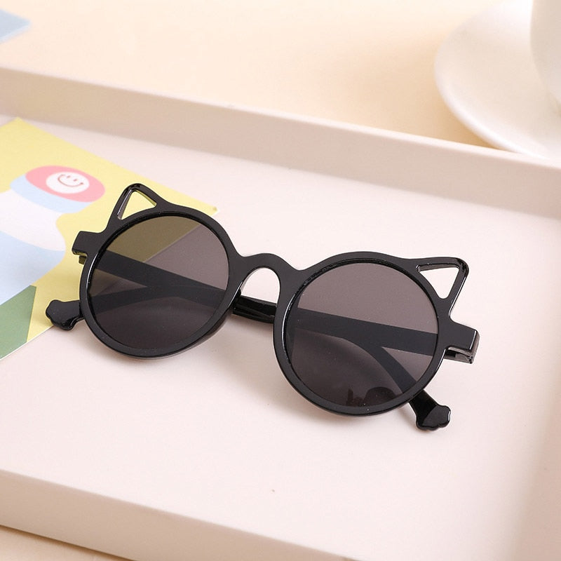 Outdoor shot: Girls' purple mirrored sunglasses, stylish UV protective eyewear for kids