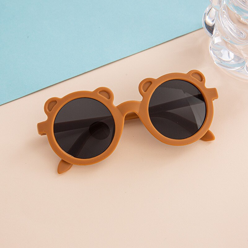 Girls' silver mirrored sunglasses, sleek design, UV eye protection for fashionable kids