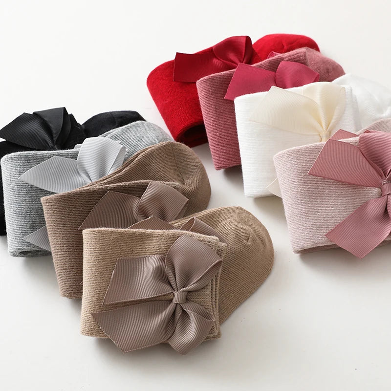 Girls' navy blue cotton knee-high bow socks; stylish and soft baby accessories