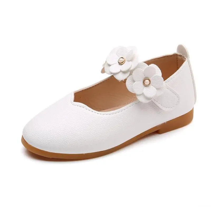 Girls white school shoes, princess leather sandals with a secure and adjustable buckle.