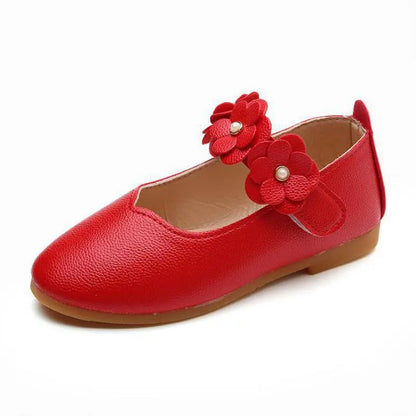 Buckle strap white leather sandals for girls, princess style, suitable as wedding shoes.