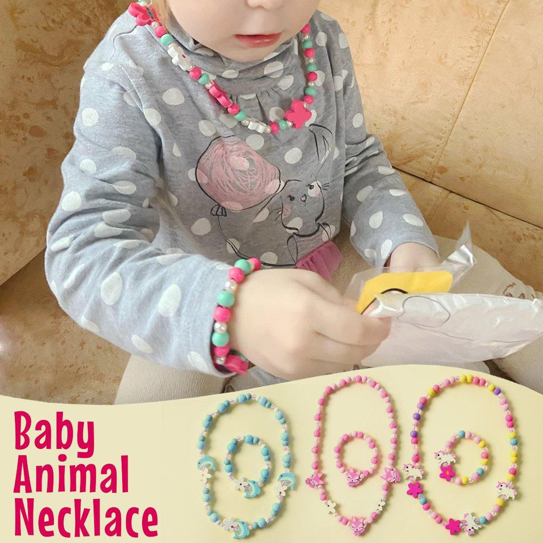 Gift for girls: complete wooden animal charm necklace and bracelet set, a delightful kids' jewelry item.