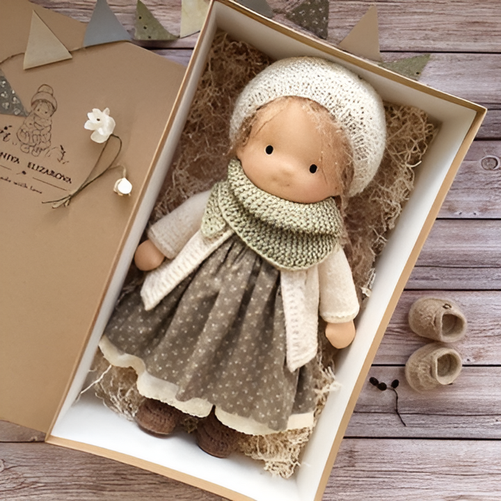 Natural Waldorf doll, soft and comforting, ideal for toddlers.