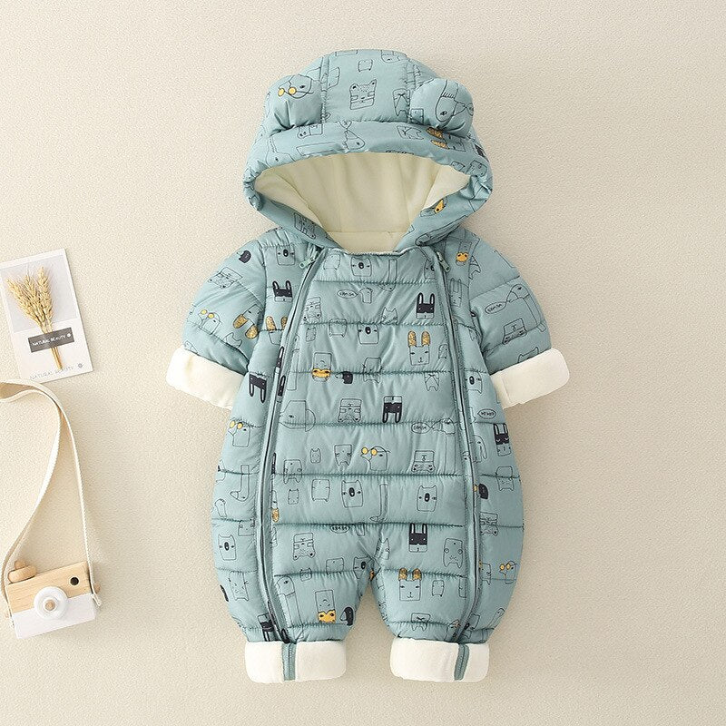Cute baby romper with giraffe pattern, hooded, perfect for infants and toddlers.