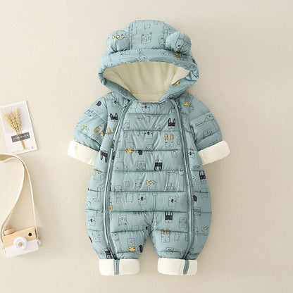 Cute baby romper with giraffe pattern, hooded, perfect for infants and toddlers.
