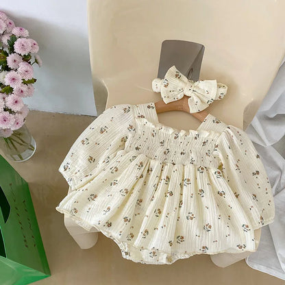 Simple yet stylish floral cotton infant bodysuit, O-neck baby romper, ideal for everyday wear