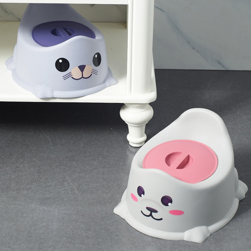 Baby urinal training seat with a secure odor-lock lid and easy-clean design for kids.