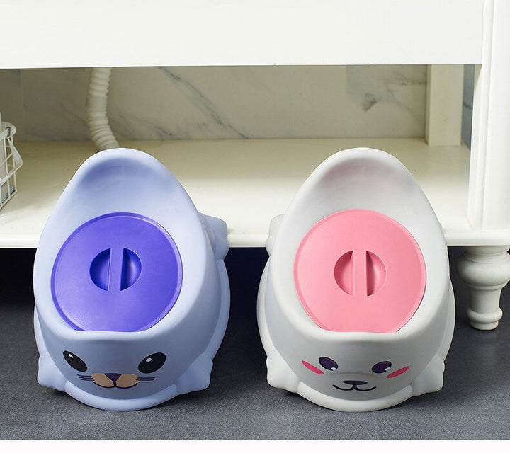 Children's training potty with an innovative odor-lock lid for a hygienic experience.