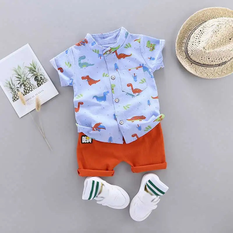 Summer-ready dinosaur print short sleeve outfit set. Features a stand-up collar for young children.