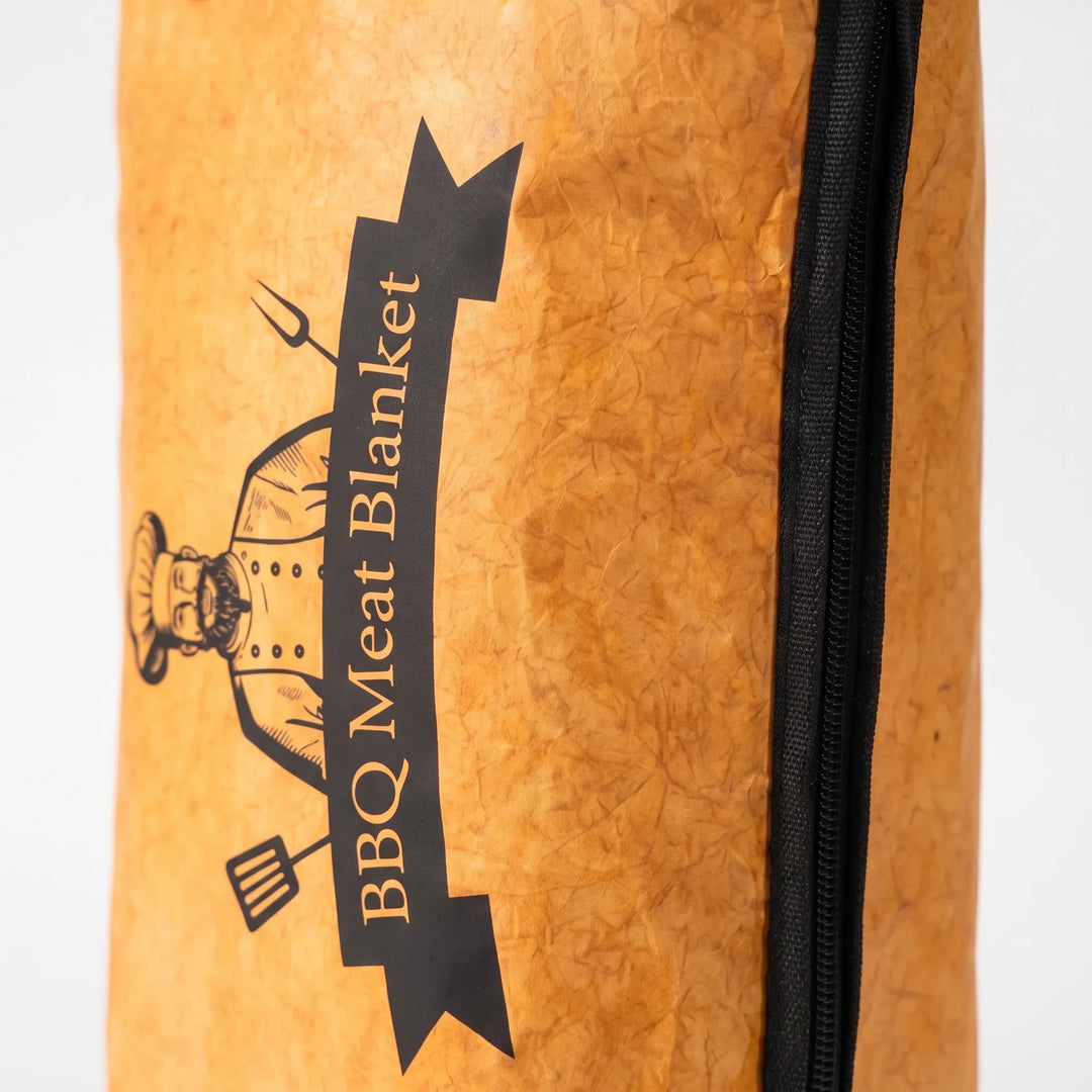Unisex insulated meat resting bag, essential kitchen tool for perfect BBQ & roasts. Keeps food warm & juicy.