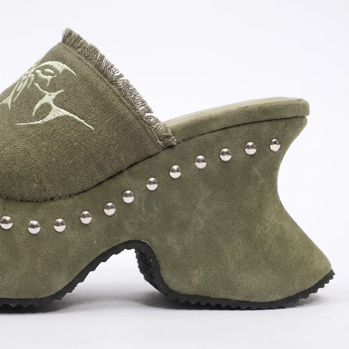 Effortless slip-on women's chunky platform sandals in khaki gray. Casual high block heel summer mule style.
