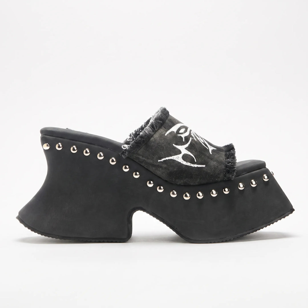 Women's khaki gray chunky platform sandals, block heel mule with studded accents. Perfect retro summer style.