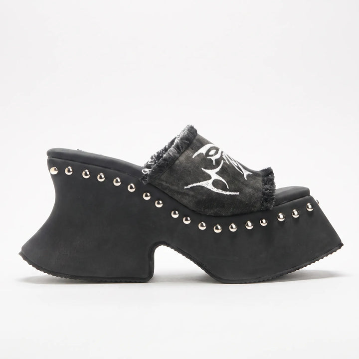 Women's khaki gray chunky platform sandals, block heel mule with studded accents. Perfect retro summer style.