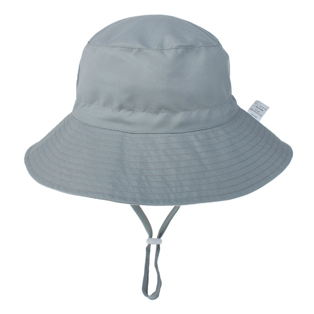 Adjustable kids' sun hat, light blue with cloud and rainbow pattern, wide brim for effective UV protection